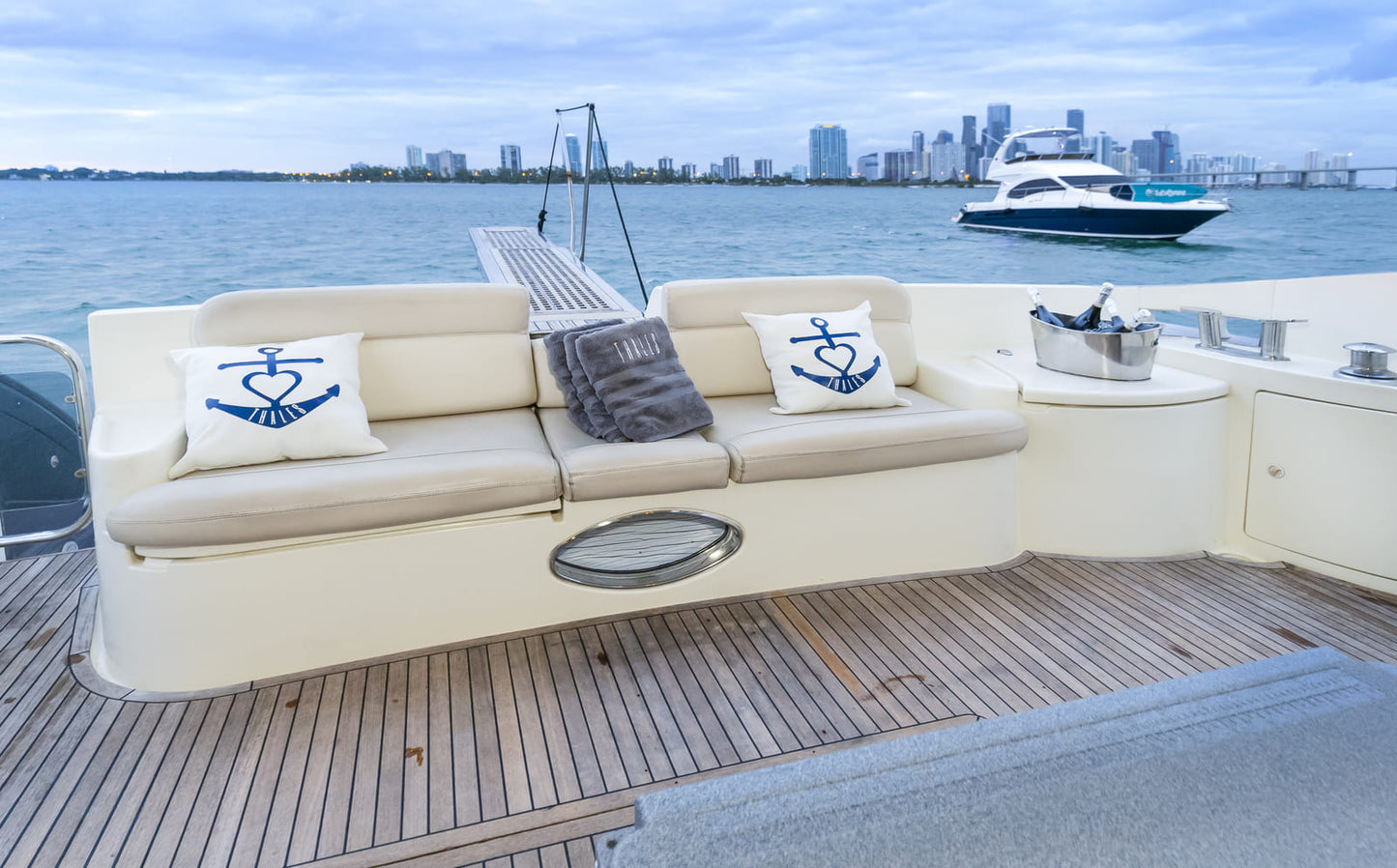 60' Azimut.